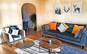 Emerald House - Spacious 3 Bed House With Ensuite Parking Gardens And Netflix