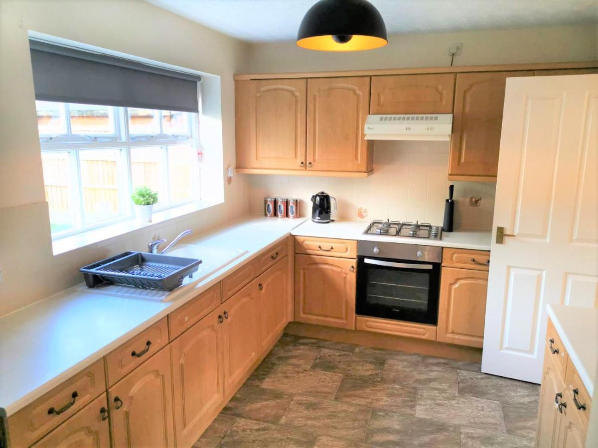 Emerald House - Spacious 3 Bed House With Ensuite Parking Gardens And Netflix Leamington Spa Exterior photo